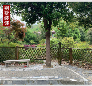 竹籬笆圍欄給人一種田園和舒適的感覺!